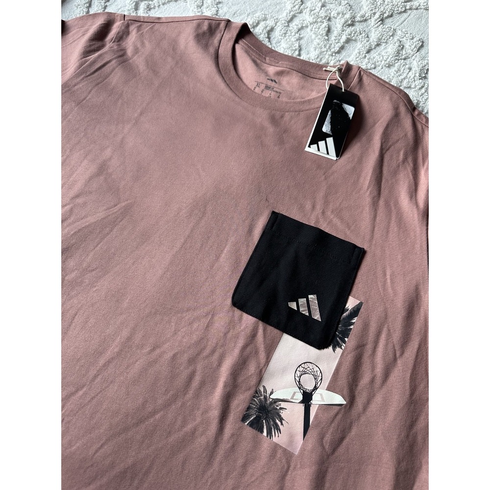 New Adidas Dusty Rose Men's Loose Fit T-Shirt Graphic Chest Pocket Size XL